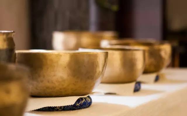 Singing bowls Sound Therapy